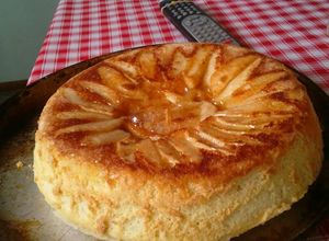 Una foto de Torta de manzana invertida
