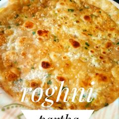 A picture of Roghni paratha.