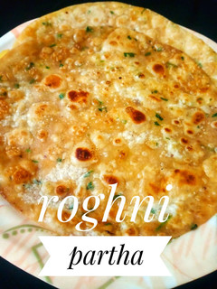 A picture of Roghni paratha.