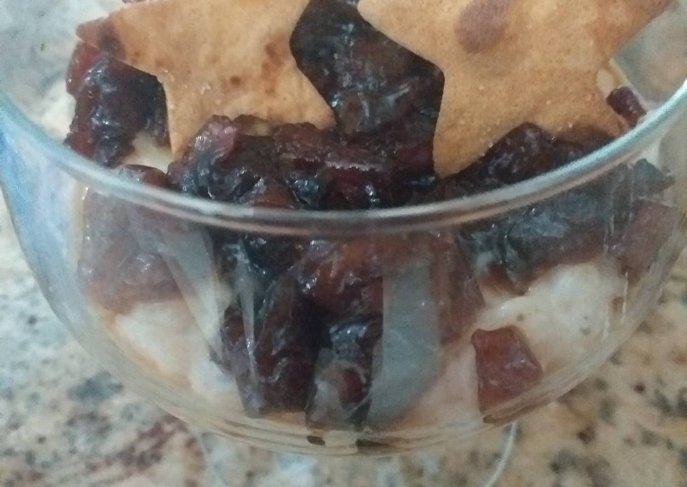 Arroz con leche cremoso con delicia de manzana y crujiente