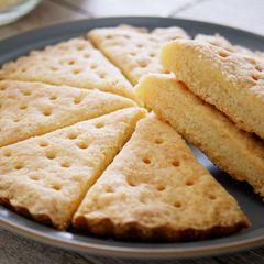 A picture of Quick, Easy! Cheese Shortbread (Cheese Butter Cookies) 🧀.