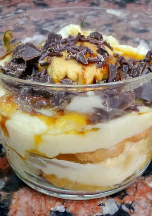 Una foto de Vasitos de crema de almendra, naranja y chocolate