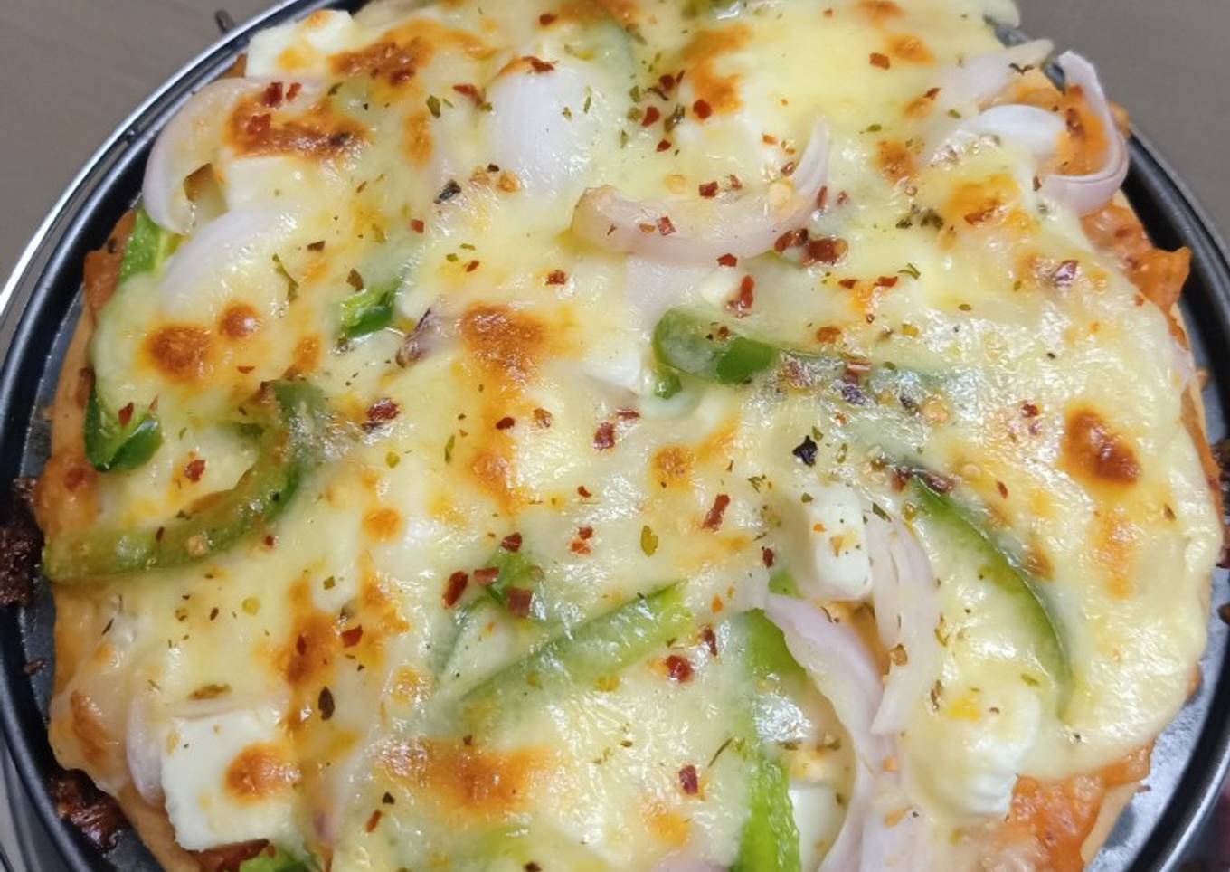 Cheese burst pizza