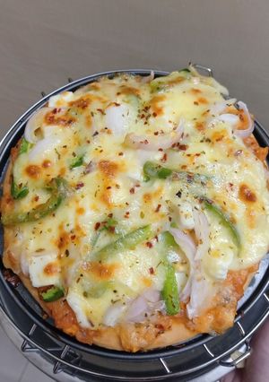 A picture of Cheese burst pizza.