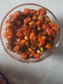 લીલી હળદર અને લીલા લસણ નું અથાણું (Lili Haldar Lila Lasan Athanu Recipe In Gujarati) રેસીપી મુખ્ય ફોટો