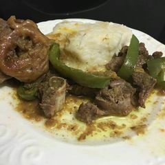 A picture of Peri (turkey) stew.