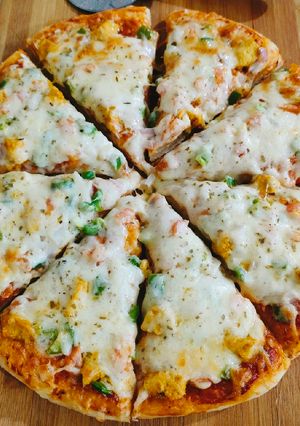 A picture of Chëësy Crusty Pizza 🍕🍕🍕.