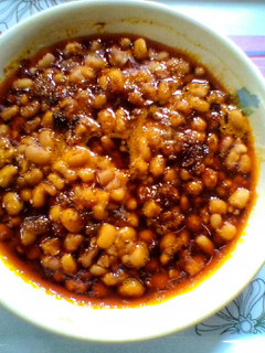 A picture of Onion Crayfish Sauce and Plain Beans.