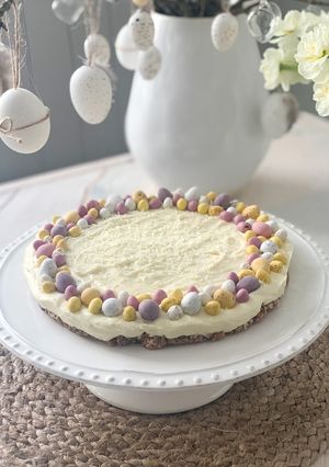 A picture of Mini egg white chocolate cheesecake 🥚.