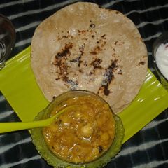 A picture of Daal fry and chapati.