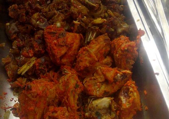 Chicken periperi and sauced goat meat