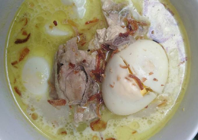 Opor Ayam Telur Bumbu Kuning