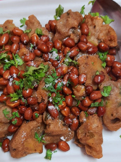 कूटू के आटे की पकौड़ी (kuttu ke aate ki pakodi recipe in Hindi) रेसिपी मुख्य फोटो