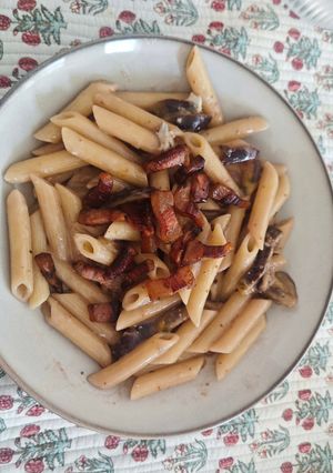 Una foto de Pasta de higos, gorgonçola y guanciale