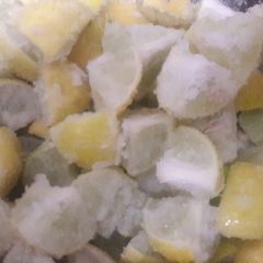 A picture of Lemon pickle.