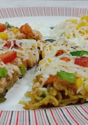 મેગી પિઝા(Maggi pizza Recipe in Gujarati) રેસીપી મુખ્ય ફોટો