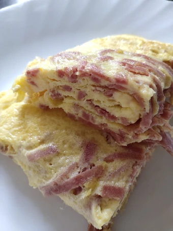 Easy Steps to Make Recipes Pan Fried Ham Egg the Can Spoil the Tongue Perfect.