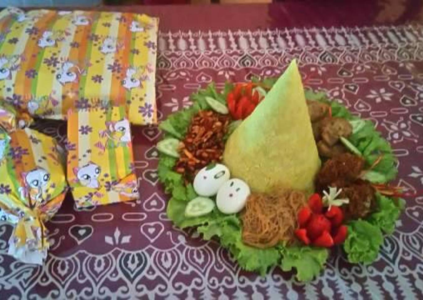 Tumpeng ulang tahun ������������