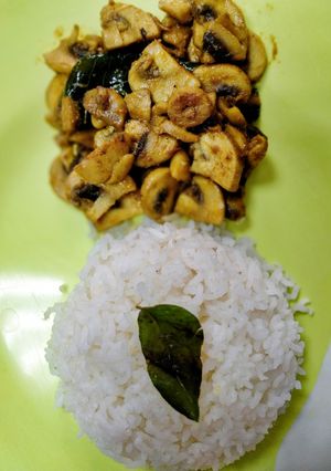 A picture of Mushroom Sukka.
