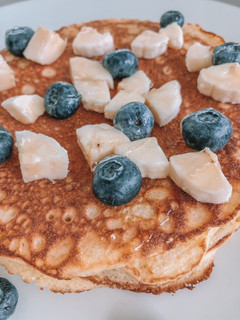 Φωτογραφία της συνταγής Pancakes με σοκολάτα, μπανάνα & μύρτιλα