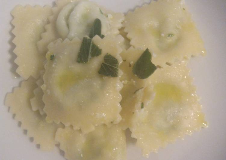 Ravioli di semola con ricotta e zucchine