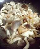 Mì xào nấm sò ăn tối dinh dưỡng