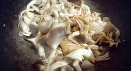 Hình ảnh món Mì xào nấm sò ăn tối dinh dưỡng