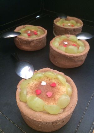 Una foto de Mini tarta con crema de ganache blanco