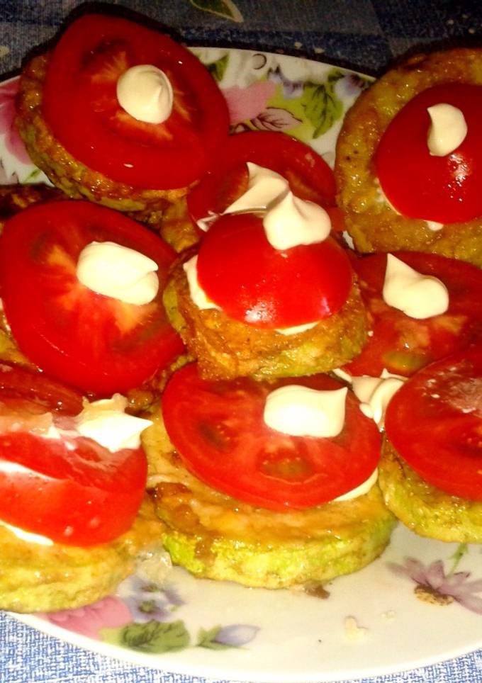 Кабачки с сюрпризом и помидорами