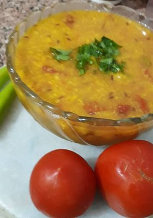 A picture of Moong dhuli (yellow) or chana dal.
