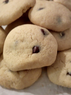 Una foto de Galletas de Mantequilla con chips de chocolate
