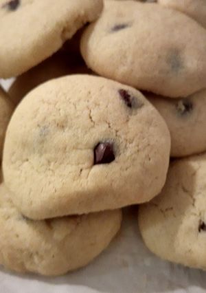 Una foto de Galletas de Mantequilla con chips de chocolate