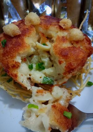 A picture of Macaroni surprise ball.