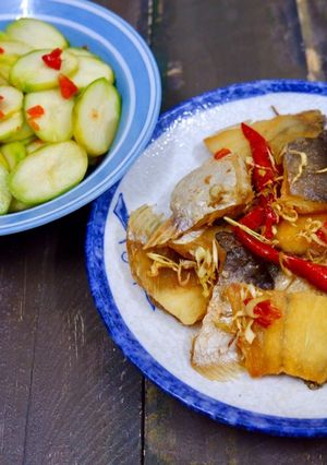 Hình của món Khô cá Tra phồng chiên sả ớt.