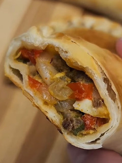 Una foto de Empanadas de carne cortada a cuchillo🥟