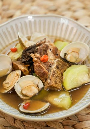 【老菜脯絲瓜蛤蜊排骨湯】小暑節氣燉湯，養顏美容又溫補 的食譜成品照片