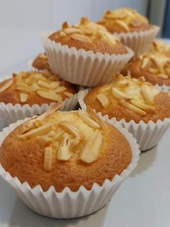Una foto de Magdalenas de yogurt y almendras