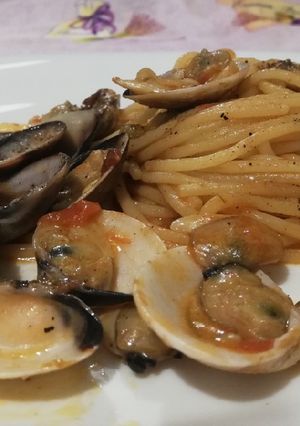 Foto di Spaghetti con Vongole Verace sfumati con Cognac e Pomodorini