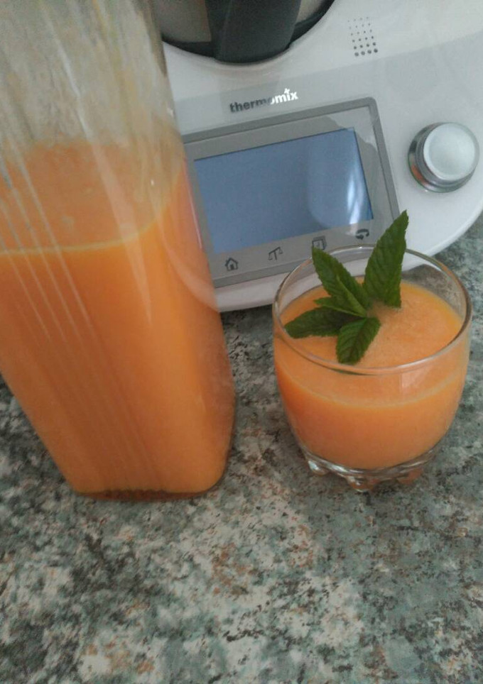 Una foto de Zumo detox de naranja en thermomix