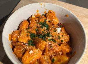 Une photo de Gnocchi pesto rosso