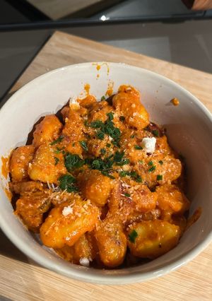 Une photo de Gnocchi pesto rosso