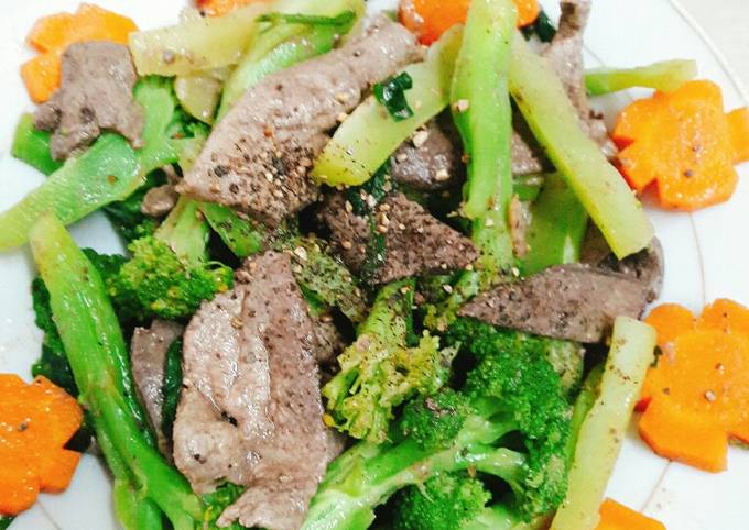 Cách Làm Món Bông cải xào với gan heo của Huyen le Tran - Cookpad