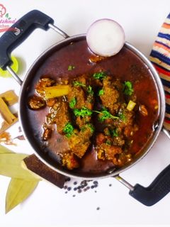 चमचमीत मटण रस्सा (mutton rassa recipe in marathi) रेसिपी चे मुख्य फोटो