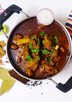 चमचमीत मटण रस्सा (mutton rassa recipe in marathi) रेसिपी चे मुख्य फोटो 