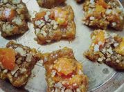 A picture of peanuts or walnuts