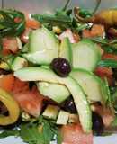 Ensalada de rúcula, aguacate y algo más 🥗