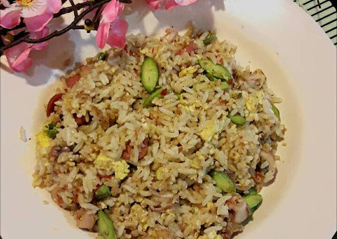 Cara Gampang Menyiapkan Nasi Goreng Pete Cumi Asin yang Bikin Ngiler