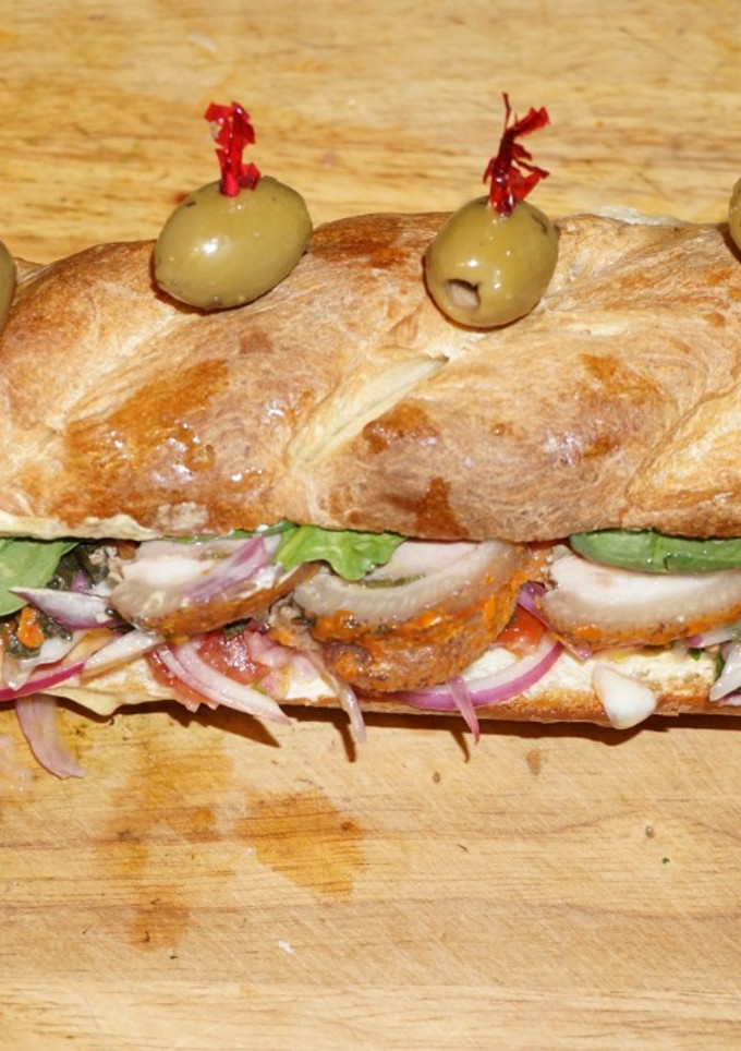 Una foto de SÁNGUCHE DE ARROLLADO DE PERNIL DE CERDO. JON STYLE