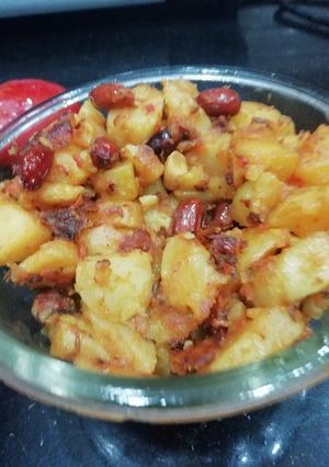 A picture of Peanut aloo.