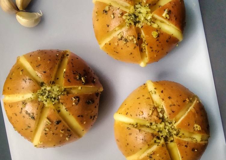 Korean Garlic Cheese Bread